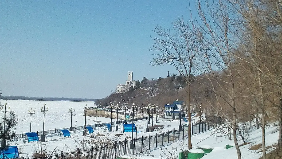 Набережная Амура в Хабаровске зимой