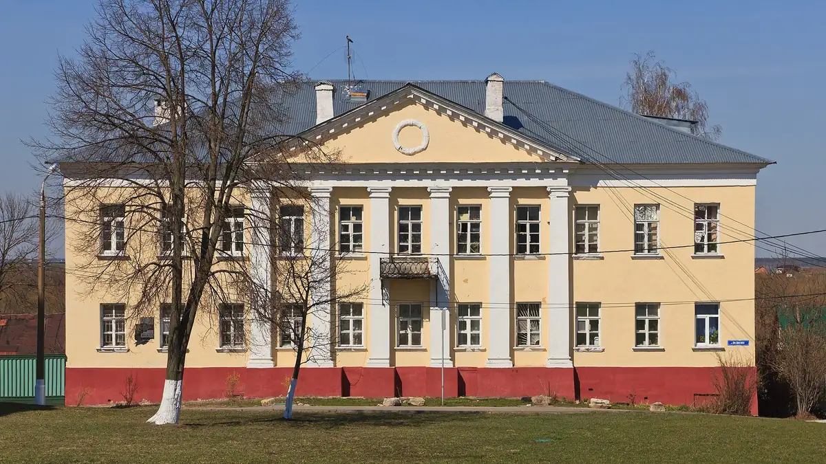Старинное здание на территории Коломенского кремля