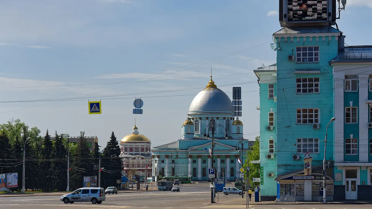 Знаменский собор и Красная площадь в Курске
