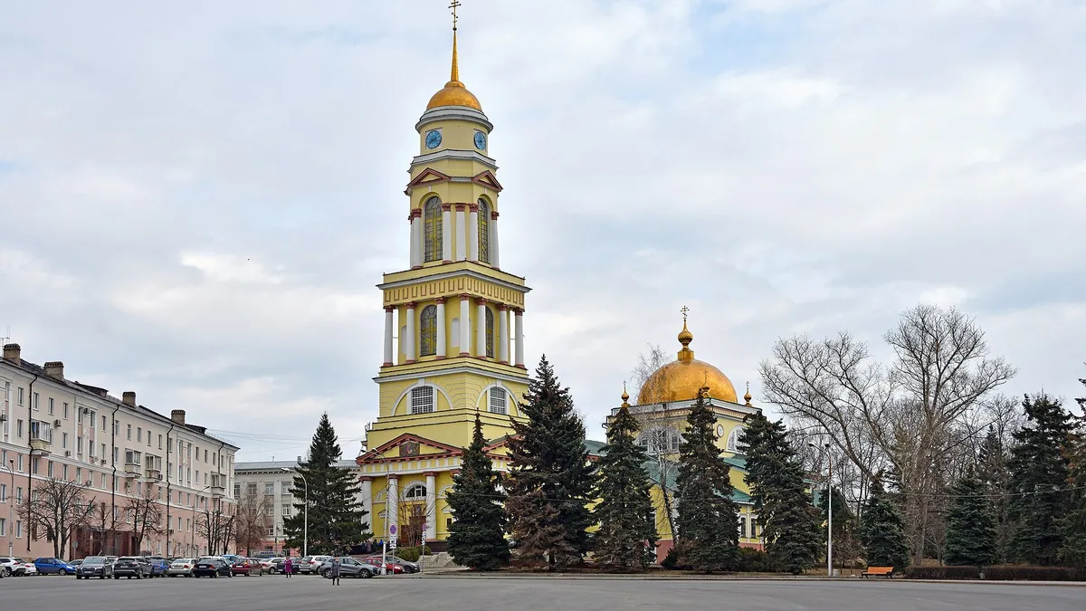 Собор Рождества Христова на Соборной площади в Липецке