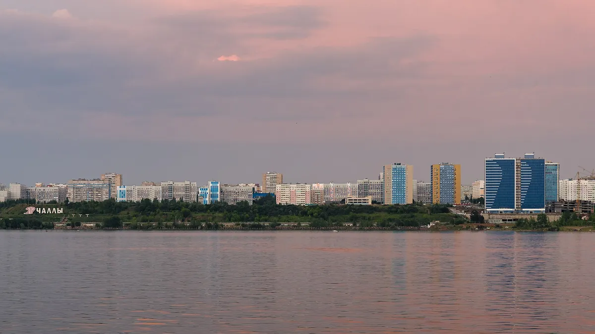 Вид на Набережные Челны с Камы