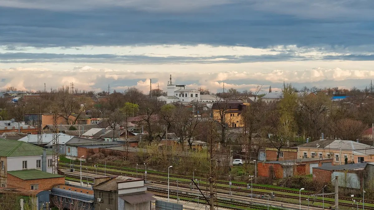 Вид на старый Таганрог и железную дорогу