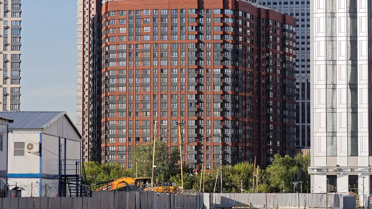 Новые многоэтажные жилые дома в Москве на месте бывшей промзоны